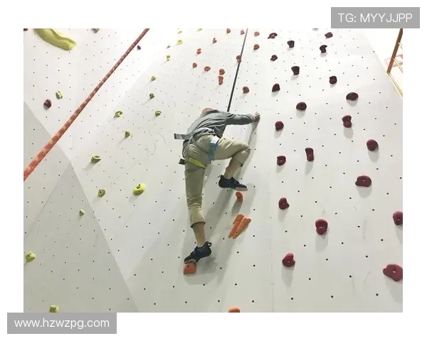 广州攀岩队与成都攀岩队赛后复盘探讨灵活性表现与战术调整